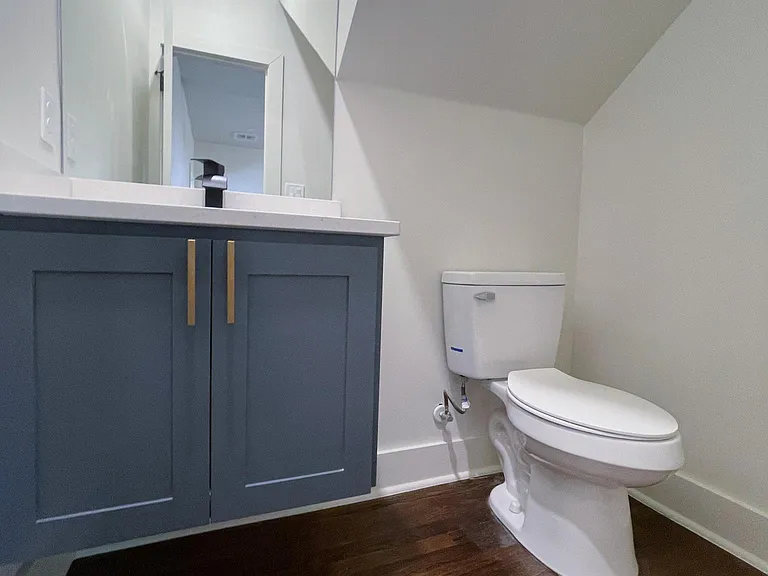 HALF BATH OFF OF DINING AREA