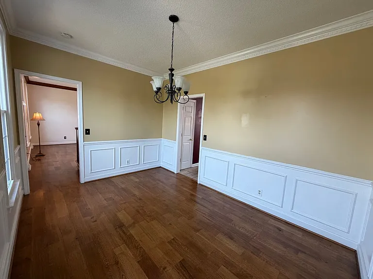 2076 Howlong Ave — Photo 9
