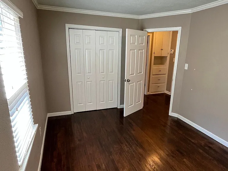 727 E Brooks St — Photo 8