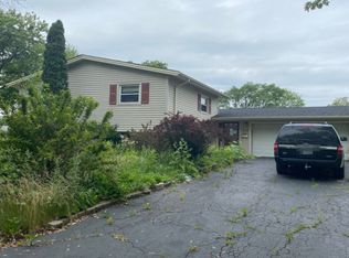 7008 Longmeadow Ln, Hanover Park, IL 60133