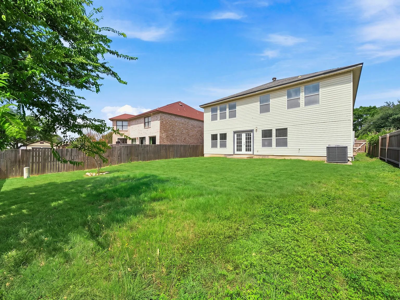 4 bed, 2.5 bath, 2637 sqft, $2,350 — Photo 4