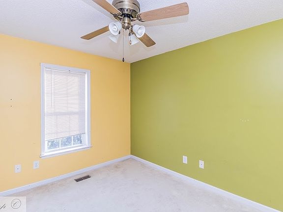3rd image of 105 Koufax Dr