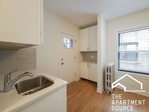 3rd image of 4604 N Winchester Ave APT 2C