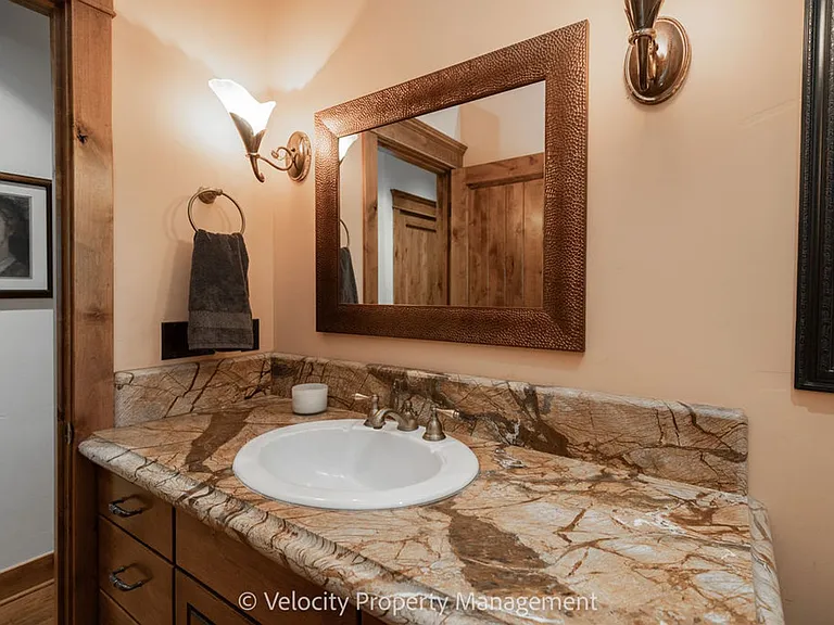 1374 NW Kingston Ave — Photo 20