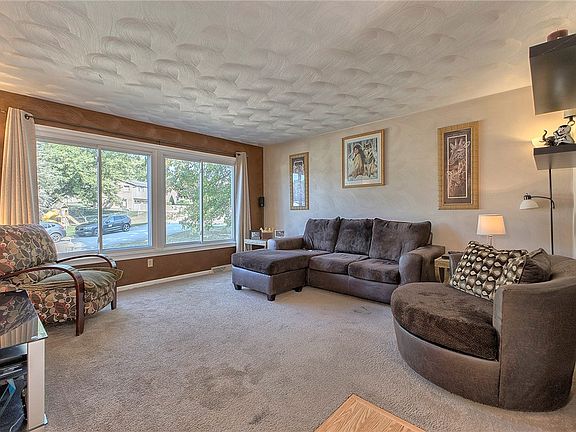 4th image of 318 Laurentz Ln