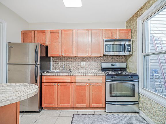 2nd image of 599 18th St APT 1