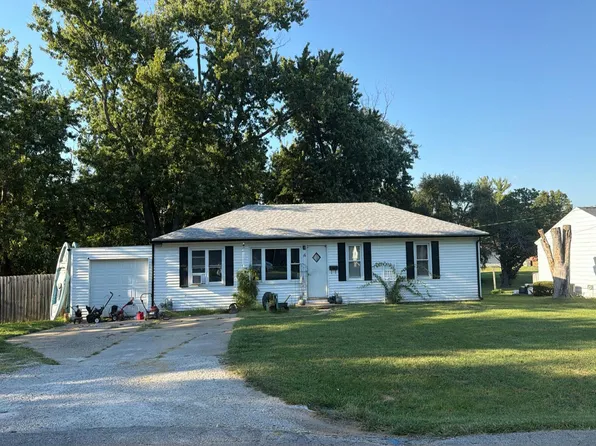 16 Hill Park Dr, Decatur, IL 62521