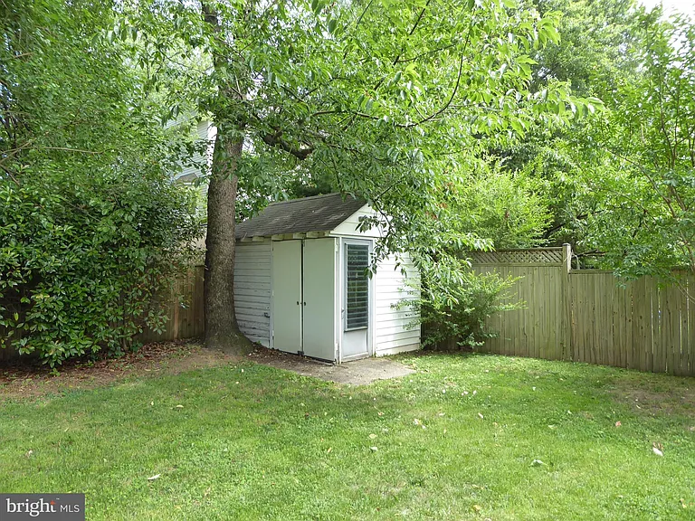 323 S Adams St — Photo 41