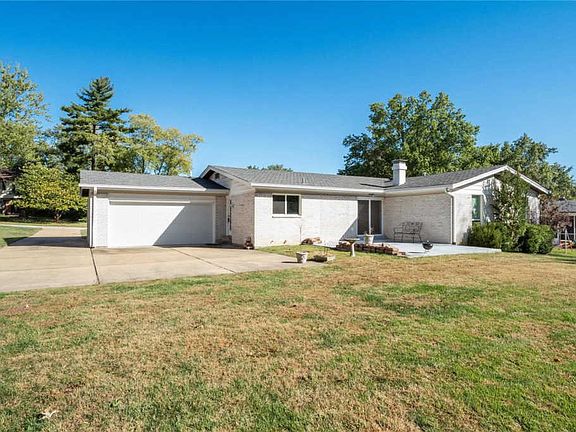 3rd image of 317 Bellerive Dr