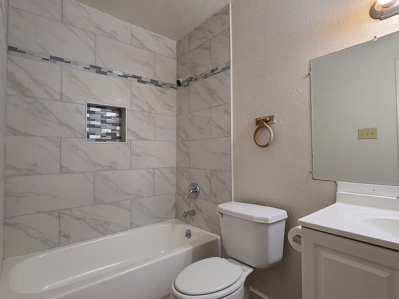 3rd image of 3418 Chesapeake Dr
