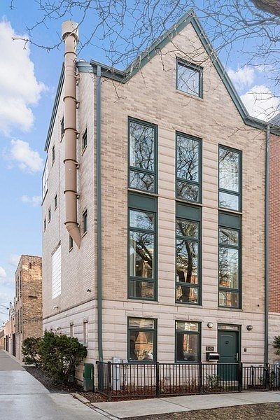 1st image of 1109 N Wolcott Ave