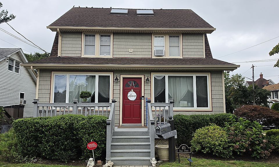 1st image of 471 Pearl St