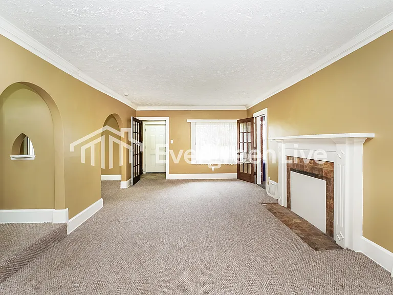 864 Packard Dr — Photo 3