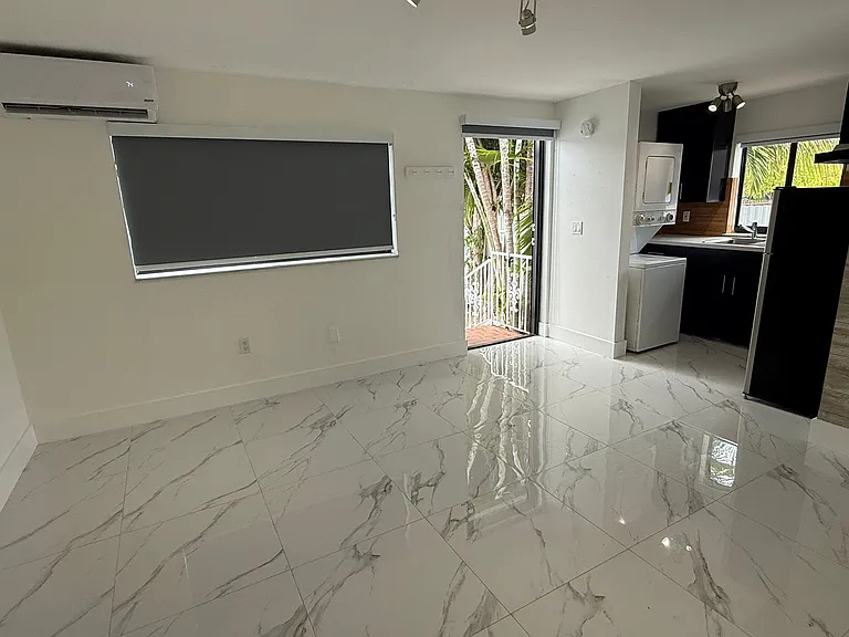 2900 SW 23rd St #2 — Photo 4