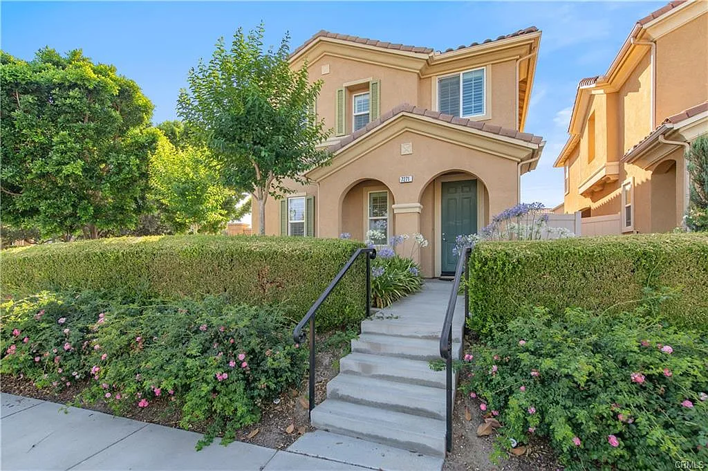 3 bed, 2099 sqft, $3,500 — Photo 2