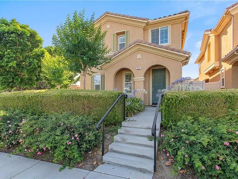 7271 Enclave Dr — Photo 2