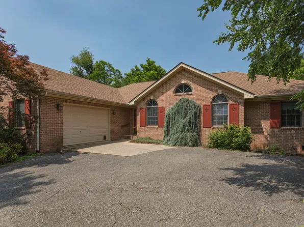 26 High Meadow Dr, Lexington, VA 24450