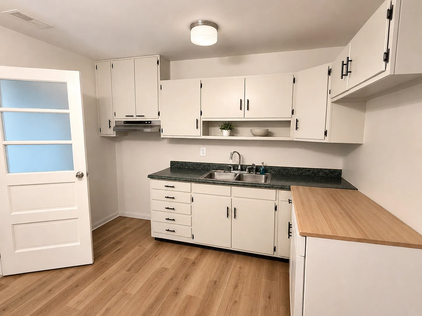3 bed, 925 sqft, $1,550 — Photo 4