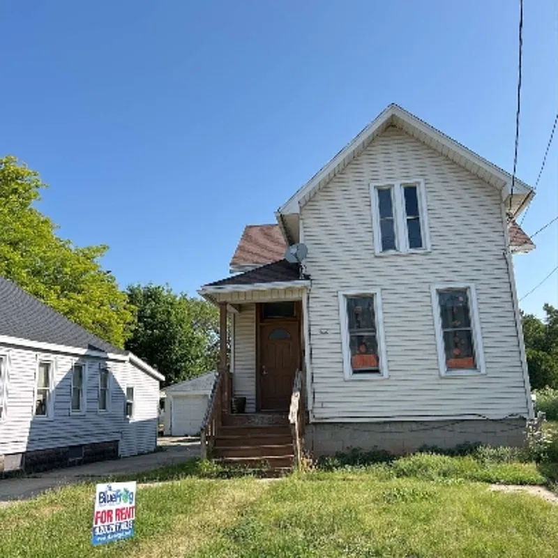2 bed, 1.0 bath, $875 — Photo 2
