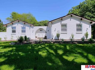 18803 Oak Ln, Gretna, NE 68028