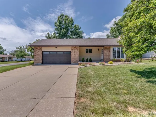 3534 Carriage Run Dr, Saint Charles, MO 63303