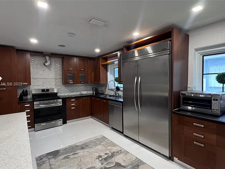1332 Van Buren St — Photo 34