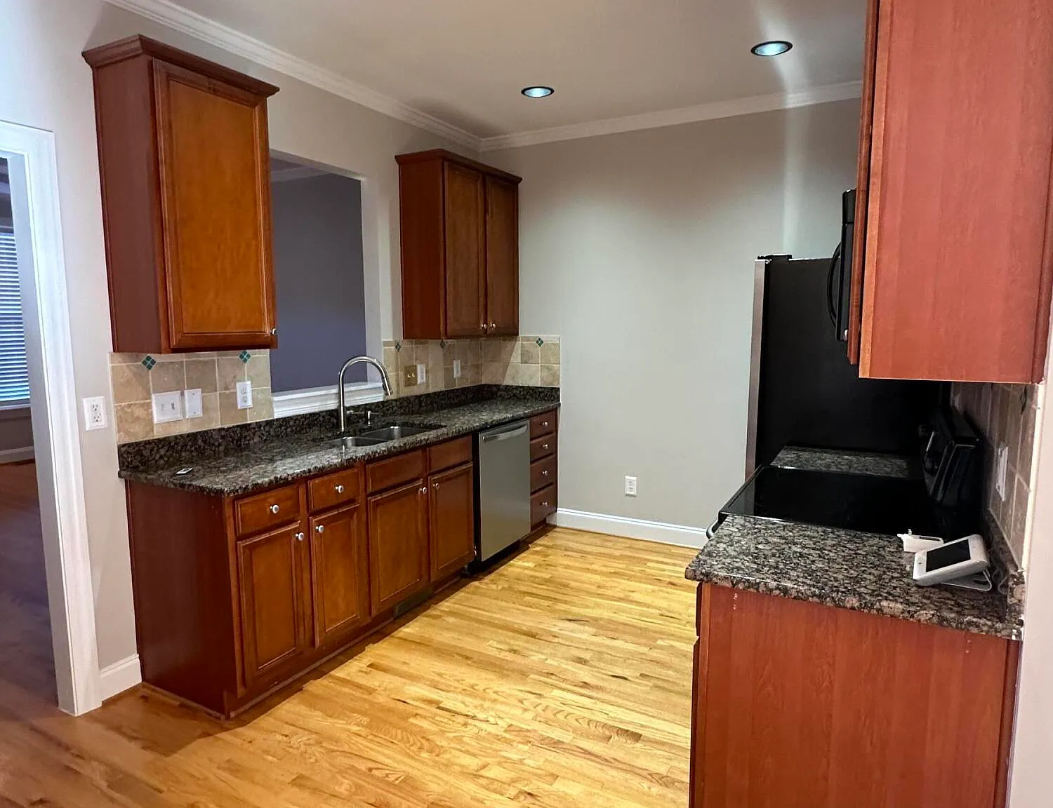 3 bed, 3.0 bath, $2,200 — Photo 3
