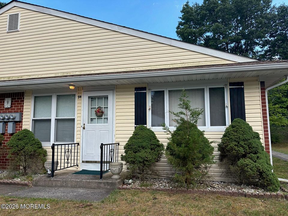 1st image of 9 Wintergreen Lane #B