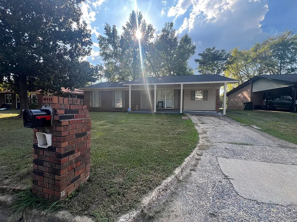 3502 Willow Ln