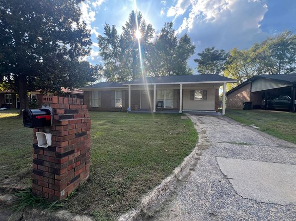 3502 Willow Ln