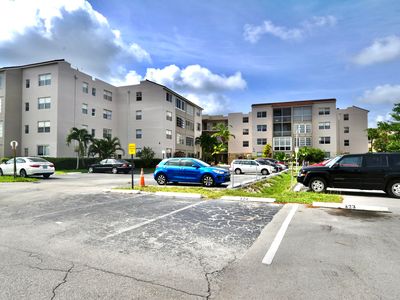 2821 Somerset Drive #406, Lauderdale Lakes, FL, 33311