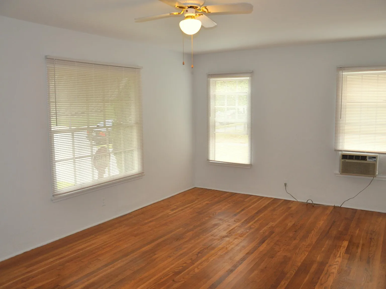 1 bed, 682 sqft, $1,900 — Photo 4