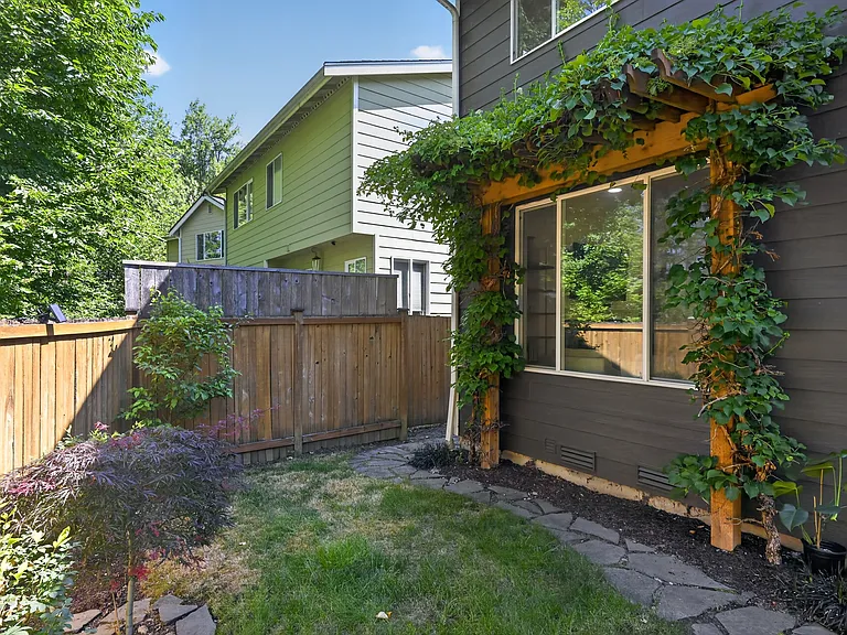 659 Vashon Pl NE — Photo 29