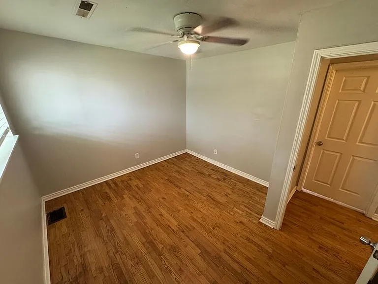 2929 E University St #9 — Photo 6