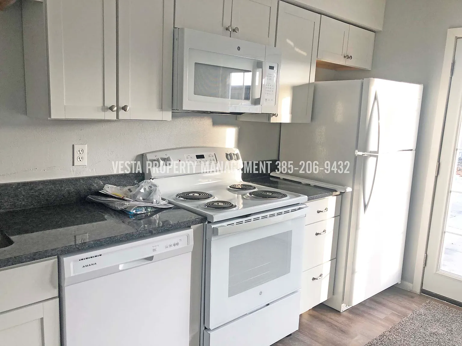 3 bed, 1.5 bath, 1200 sqft, $1,295 — Photo 3
