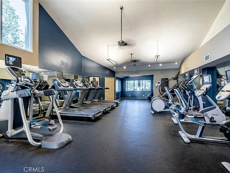 5565 Canoga Ave #307 — Photo 27