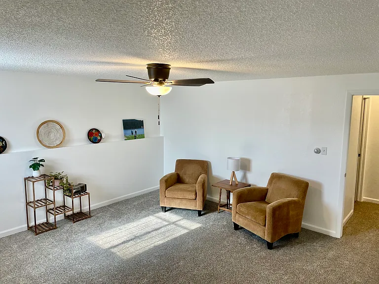 1059 Cedar Way — Photo 3