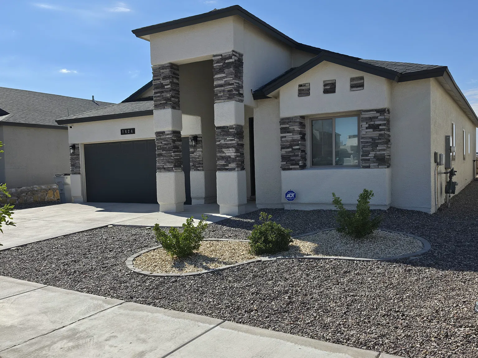 4 bed, 1850 sqft, $2,650 — Photo 2