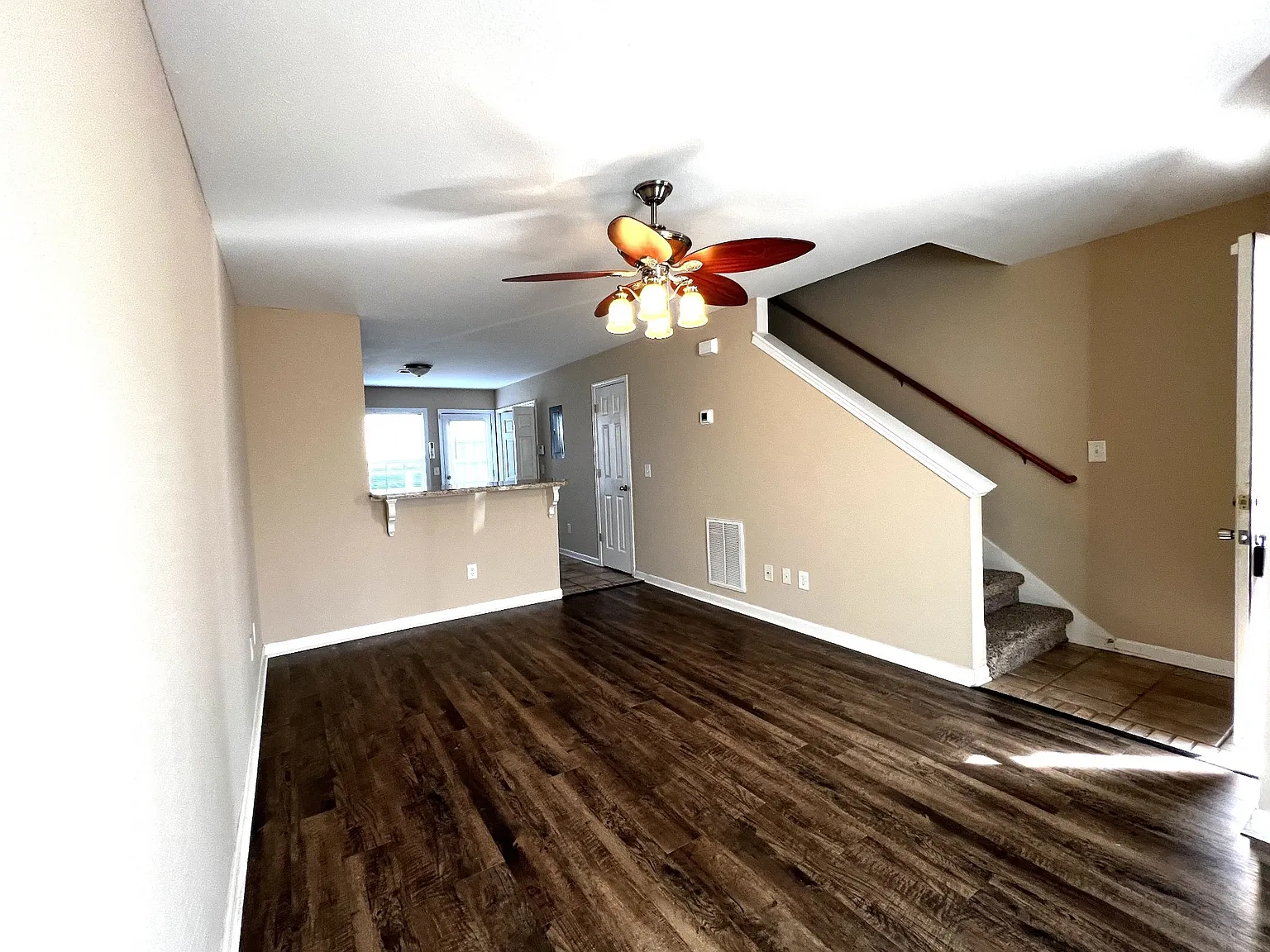 2 bed, 1.5 bath, 1000 sqft, $995 — Photo 3