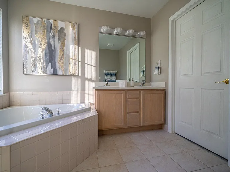 Waterview Townhouse Apartments — Photo 16