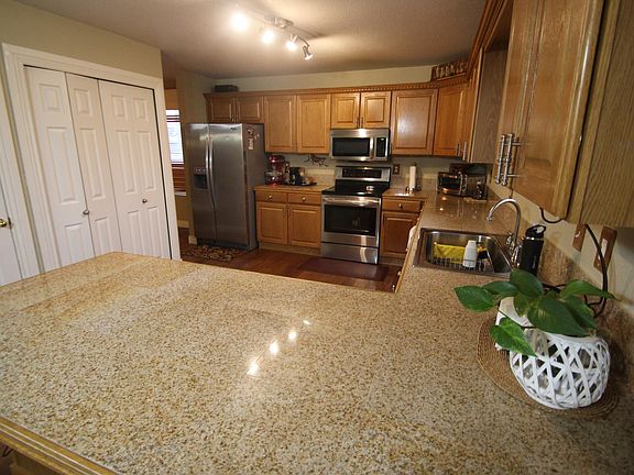 4th image of 8154 Eagleview Dr