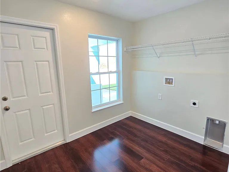 124 Clinton Ave — Photo 25