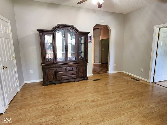 4th image of 307 W Adams St