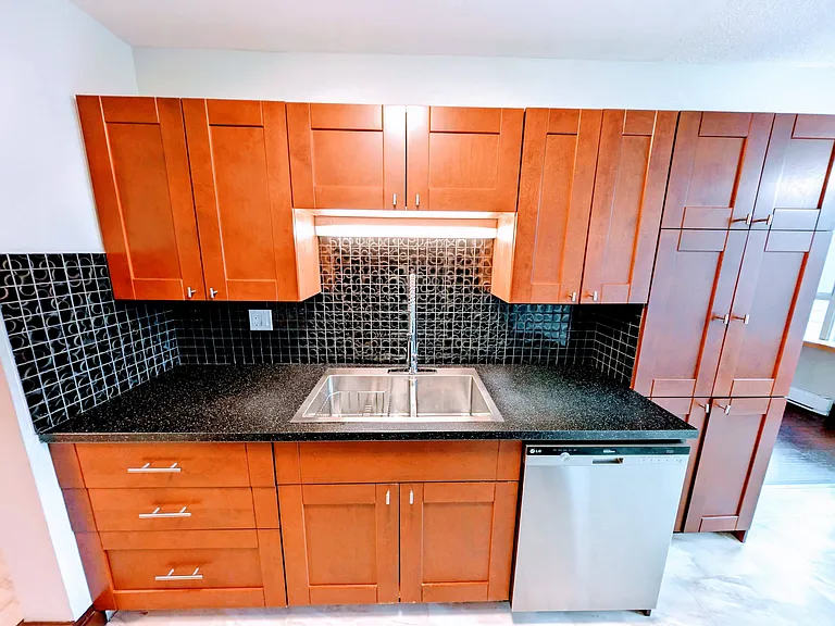 600 Grenfell Dr #312 — Photo 9