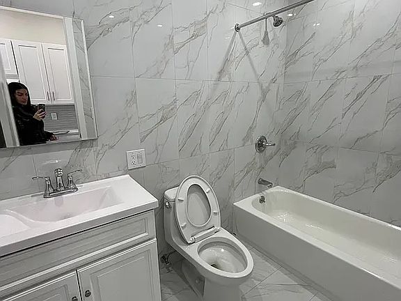 5th image of 1376 Flatbush Ave #4B