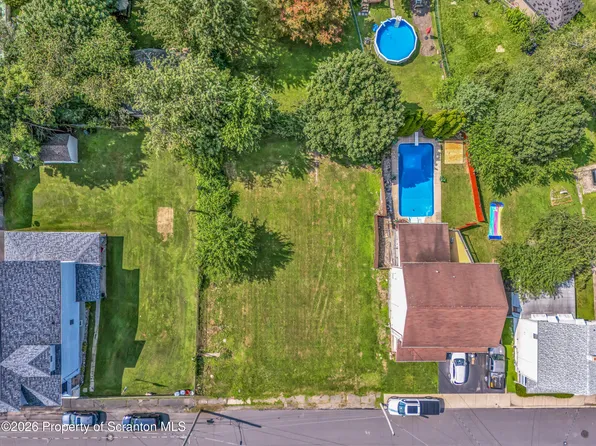 131 E 133 Elm St, Scranton, PA 18512