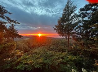 247 Robin Song Ln, Eastsound, WA 98245