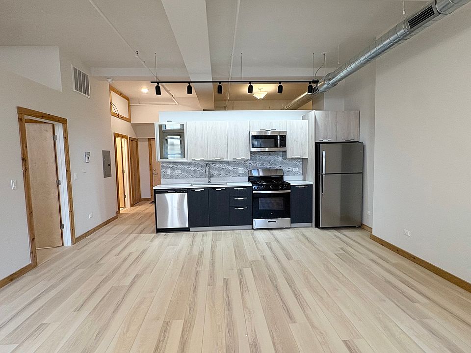 1st image of 4600 S Ellis Ave #105