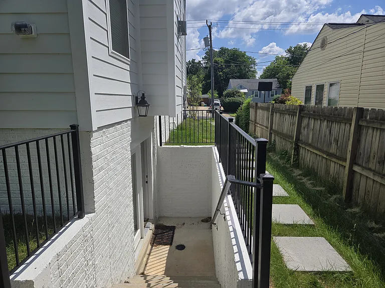 1914 Cherri Dr — Photo 3