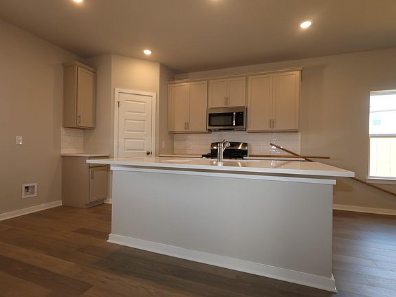 2nd image of 140 Heritage Forest Pkwy